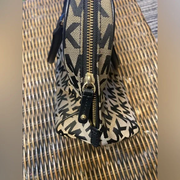 FIRE SALE π₯π₯ Michael Kors MK Satchel Bowling Bag Tote Medium/Large Size - Picture 12 of 15